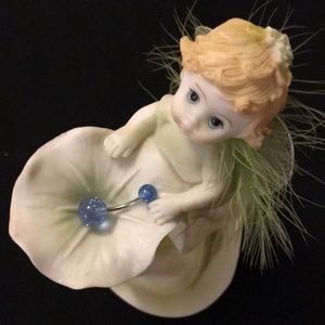 NWOT classic clear blue bead with some sparkle.